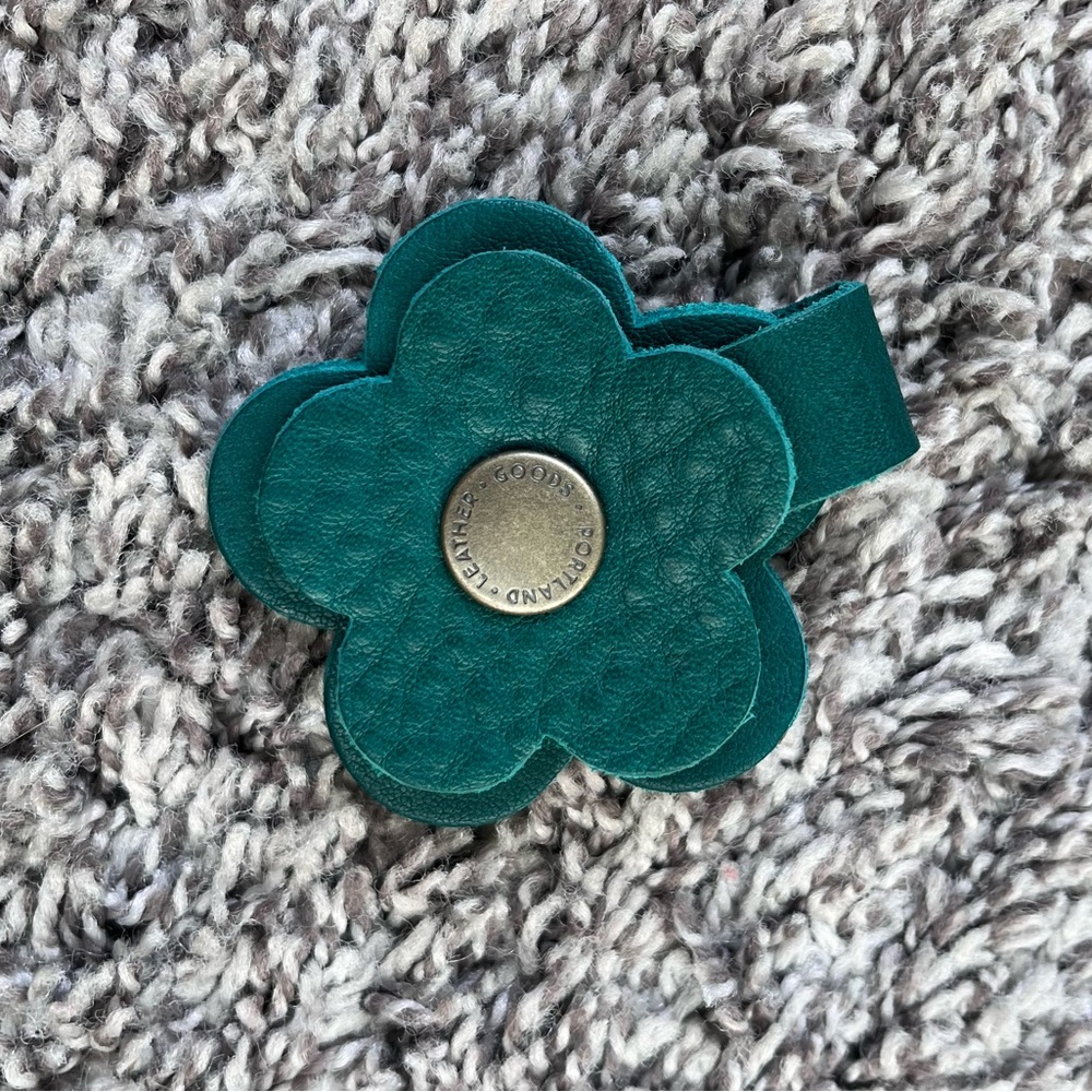 Portland Leather, snap flower